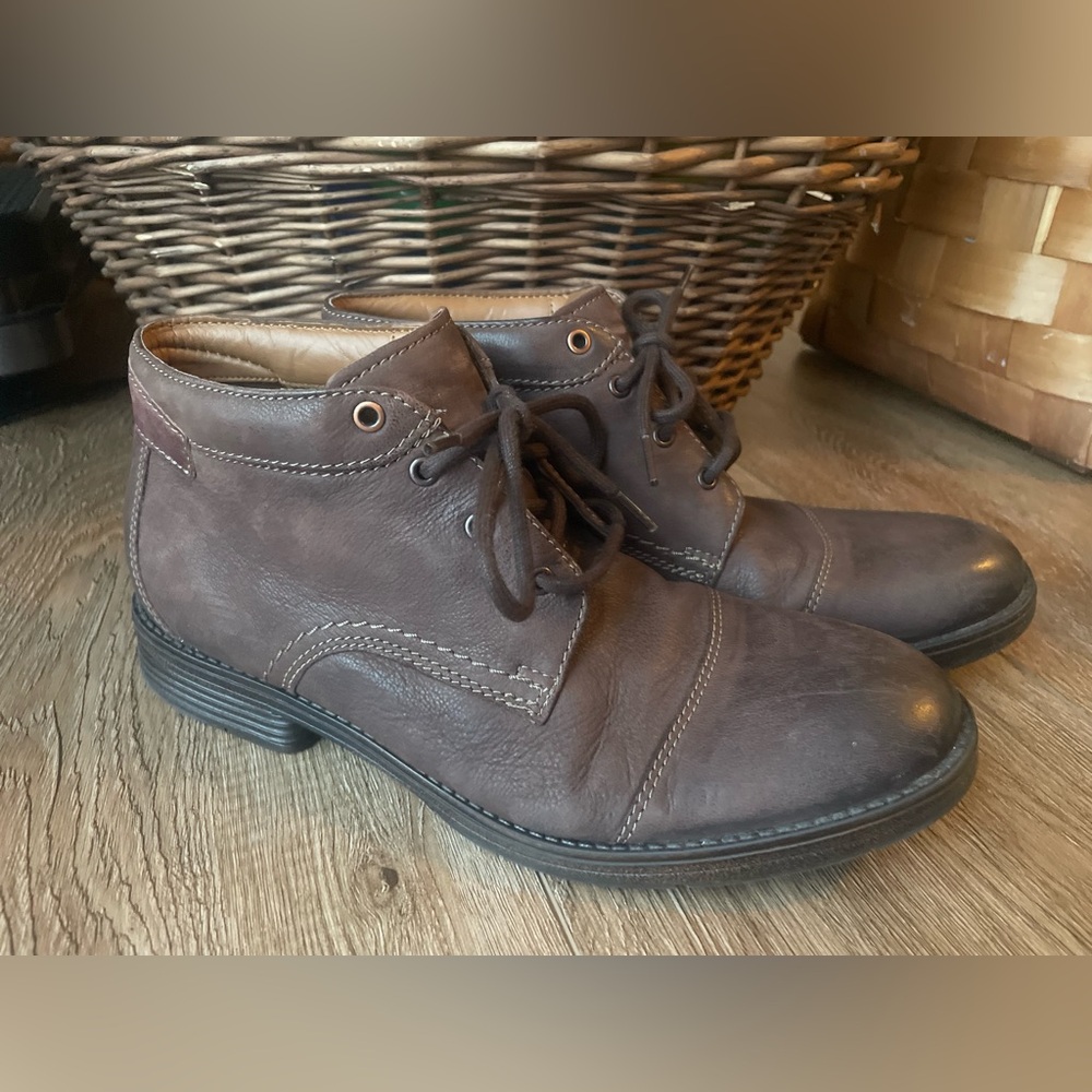 Clarks Men's Devington Cap-Toe Casual Chukka Boot
